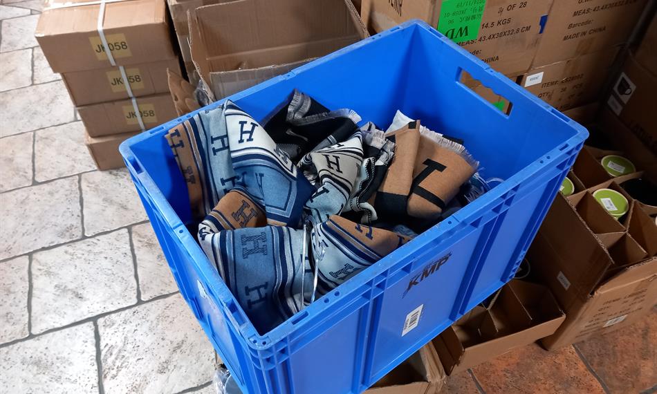 širový výběr zboží obsahující i padělky